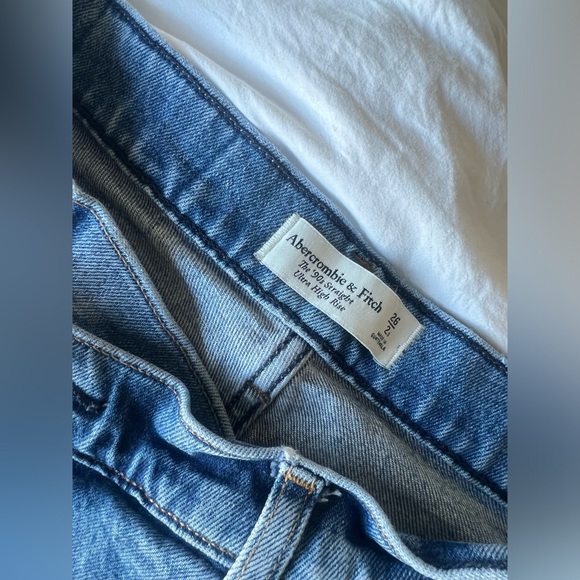 Abercrombie & Fitch - Ultra High Rise 90s Straight Jean - Size 26 Short - Picture 5 of 6
